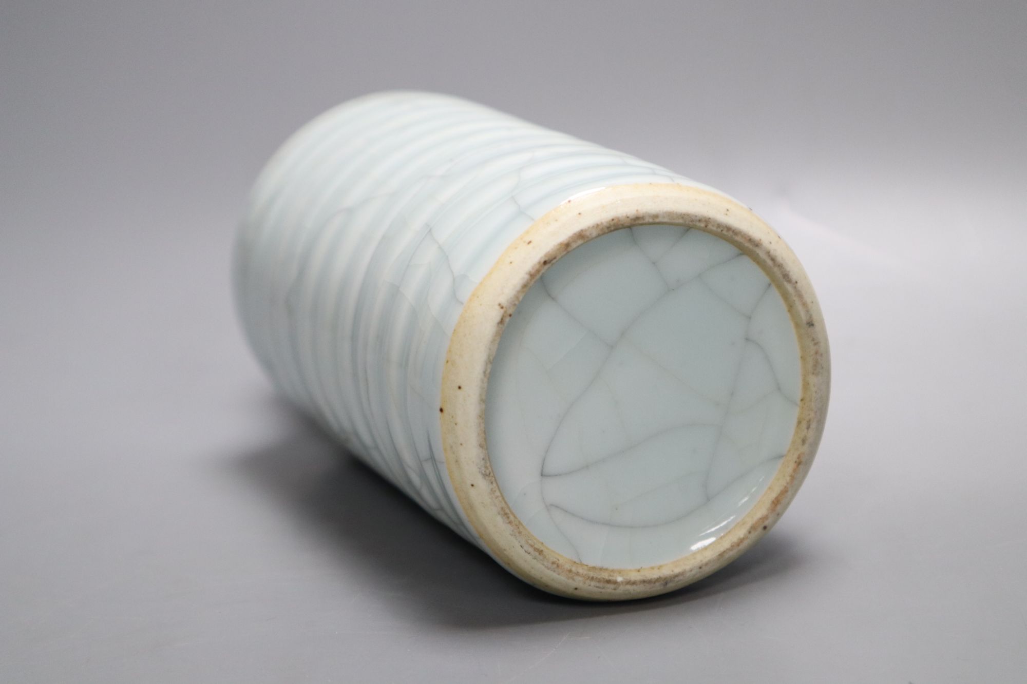 A Chinese Guan type crackle glaze vase, height 20cm